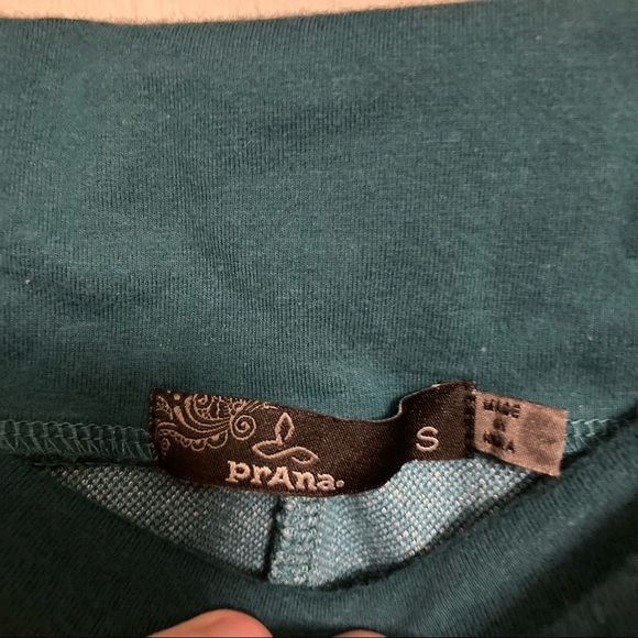 Adorable Prana print skirt - Picture 2 of 3